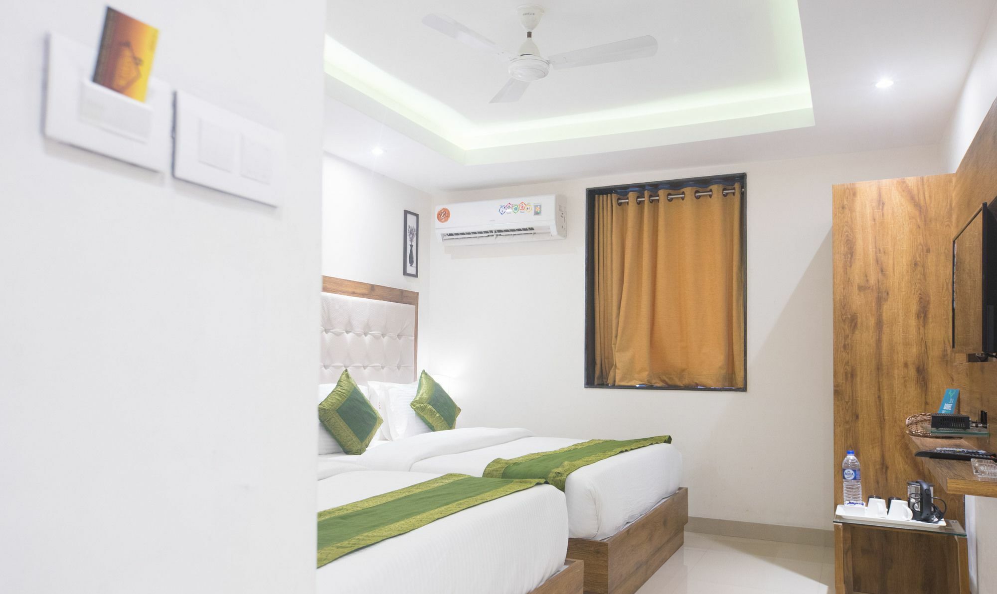 Hotel Treebo Amber International Mumbai Exterior foto